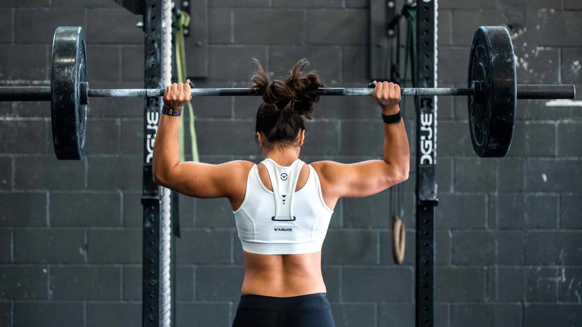 A Woman’s Guide to Weightlifting